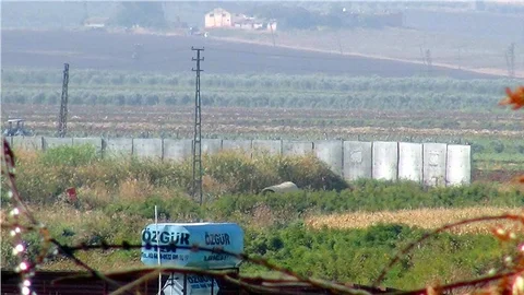 Suriye sınırına güvenlik duvarı örülüyor