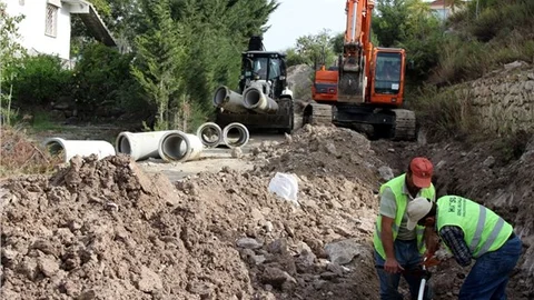 Karlısu Mahallesi’ne yağmursuyu hattı döşendi