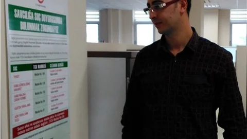 Sağlıkta şiddete afişle uyarı