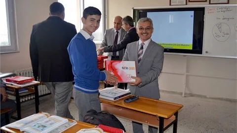 İHL öğretmen ve öğrencilerine tablet