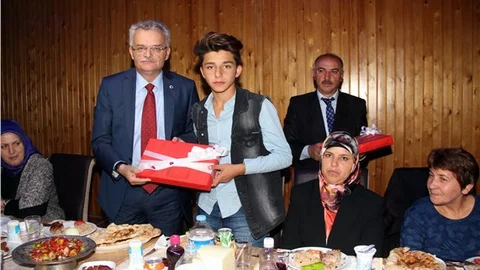 Şehit çocuklarına bilgisayar hediye edildi