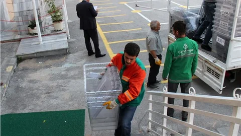 Çankaya'da sandık dağıtımına başladı