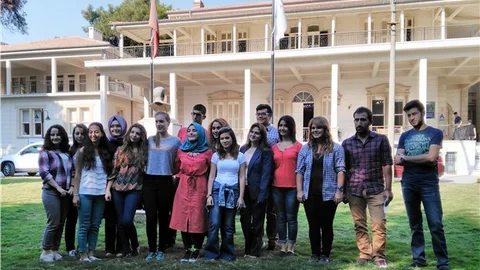 Şifa Üniversitesi öğrencileri Mardin’de bir köy okuluna kütüphane kazandırdı