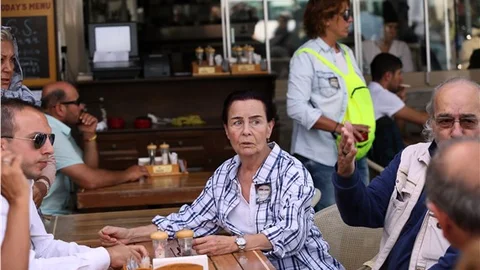 Yönetmen Memdüh Ün toprağa verildi