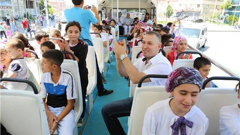 Tur otobüsüyle 7 bin kişi tarihe yolculuk yaptı