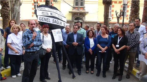Hastane çalışanlarından mobbing eylemi
