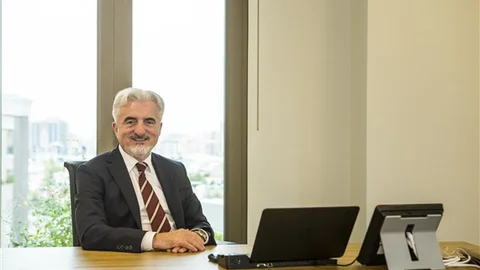 Asansör trafiği, çalışanlara günde bir saat kaybettiriyor