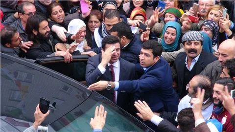 Demirtaş Asker ve polis anneleri hepsi bizim annelerimizdir