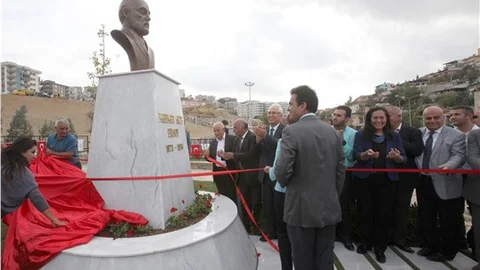 İzmir'de Mehmet Akif Ersoy Parkı açıldı