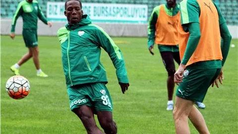 Bursaspor, Atatürk Stadı'nda yağmur altında çalıştı