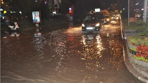 Çanakkale'de yağmur hayatı olumsuz etkiledi