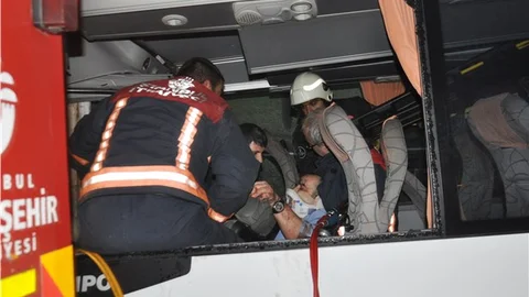Yolcu minibüsü TIR’a çarptı 10 yaralı