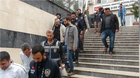 Çaldıkları otomobilleri satamadan yakalandılar