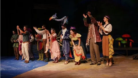 Adana Devlet Tiyatrosu minik izleyicileri ile buluştu