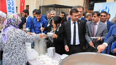 Gaziantep'te ülkücüler aşure dağıttı