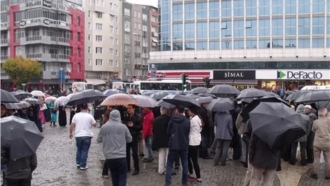 Uşak’ta yüzlerce kişi hayırsever işadamlarının tutuklanmasını protesto etti