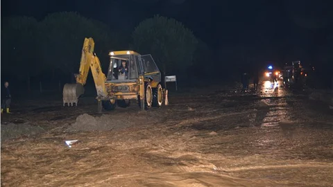 Karacabey, sele teslim oldu