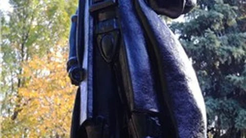 Lenin Heykeli, 'Karanlık Lord'a dönüştürüldü