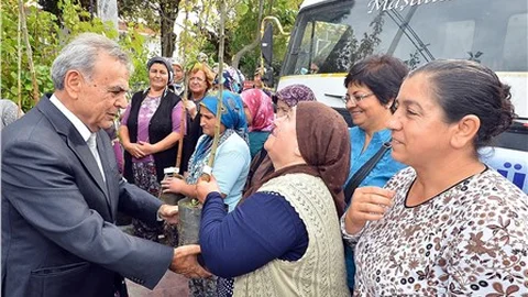 İzmir Büyükşehir’den yaklaşık 1 milyon adet meyve fidanı