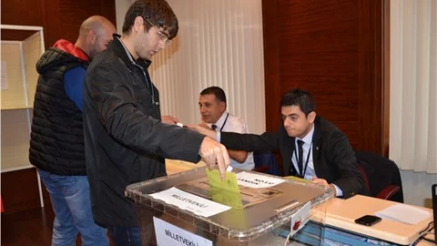 Azerbaycan'da genel seçimler için oy verme işlemi başladı