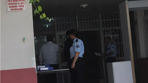 Müşteri, bankayı ateşe verdi