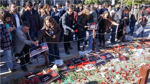 Tren Garı önünde ‘siyah balonlu’ anma