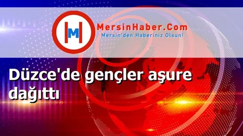 Düzce'de gençler aşure dağıttı