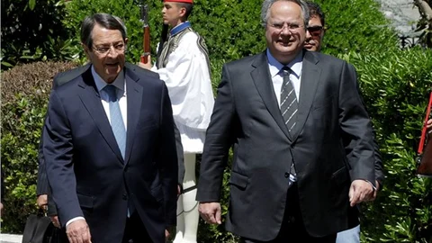Yunan bakan Kıbrıs'tan son Türk askeri çekilmeyene kadar çözüm olmaz