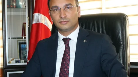 MHP’den ‘4’ünüzü gördük, 400’ünüz kalsın’ pankartı