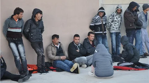 İzmir'de göçmen botu battı 1 ölü
