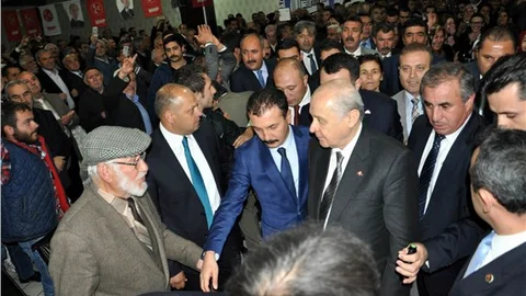 MHP'nin mitinginde TRT yuhalandı