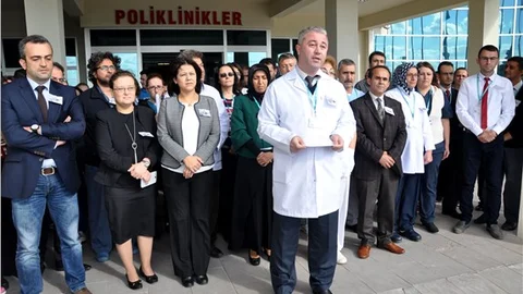 Sağlık çalışanları teröre tepki gösterdi