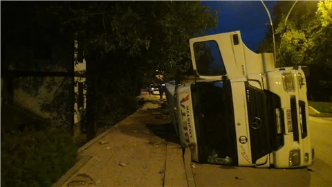 Çankırı'da yoldan çıkan TIR yan yattı