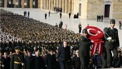 Cumhuriyet kutlamaları Anıtkabir ziyareti ile başladı