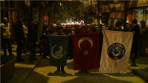 Ülkü Ocakları, Türk Ocakları ve Kamu-Sen cumhuriyet yürüyüşü düzenledi
