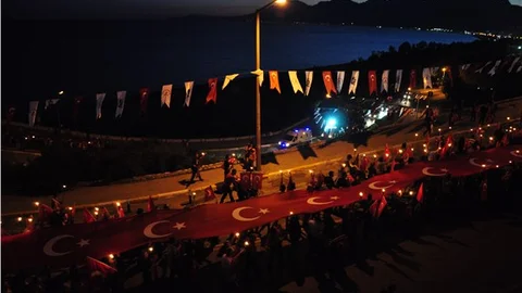 Antalya'da fener alayı geçidi yapıldı