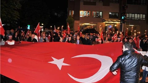 Yağmur altında fener alayı düzenlendi