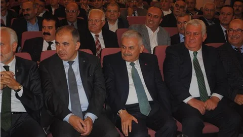 AK Parti İzmir adayları Yıldırım ve Kalkan esnaf teşkilatını ziyaret etti