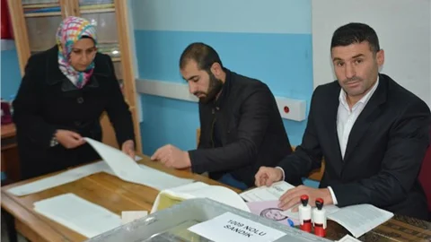 Bitlis’te oy kullanma işlemi başladı