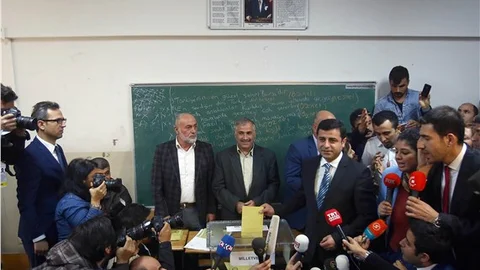 Demirtaş oyunu kullandı
