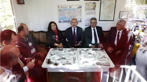 Kılıçdaroğlu, oy kullandıktan sonra bir taksi durağını ziyaret etti