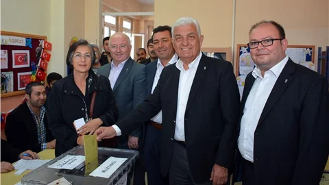 Muğla'da oy kullanma işlemi devam ediyor