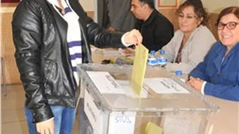 Aydın’da oy verme işlemi devam ediyor