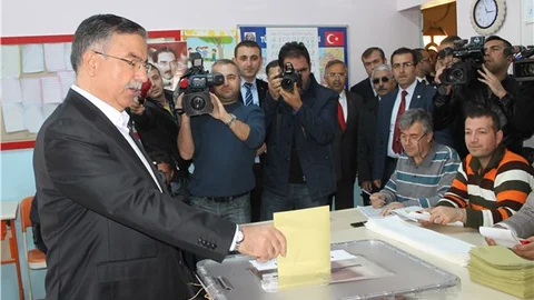 İsmet Yılmaz Seçimler demokrasinin bayramıdır