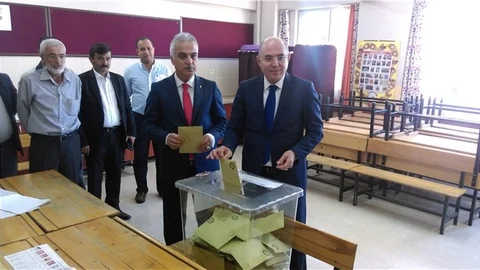 MHP'li Karakaya ve Baş, seçimin hayırlara vesile olmasını diledi