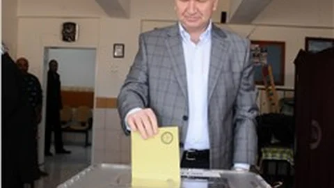 Oyunu kullanmaya ambulansla geldi