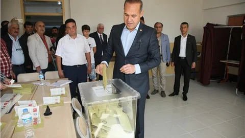 Başkan Hüseyin Sözlü, oyunu Ceyhan’da kullandı