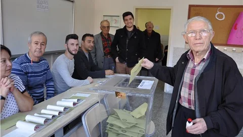Afyonkarahisar’da 1766 sandıkta oy kullanılıyor