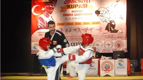 Adana'da Hapkido Şöleni 'Temiz nesil temiz spor' sloganıyla yapıldı