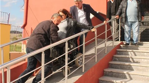 Engelli seçmene vekil desteği